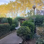 Frejus balcon des arènes studio 5e étage piscine clim tennis